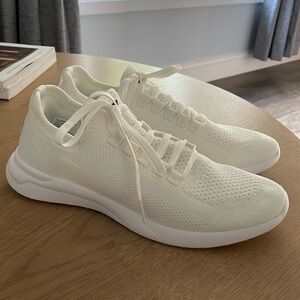 Fabletics every day sneaker size 10